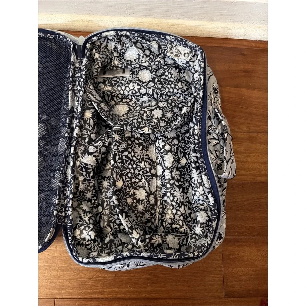 VERA BRADLEY Deluxe Travel Organizer Vanity Case Cosmetics Perennials Gray NWT